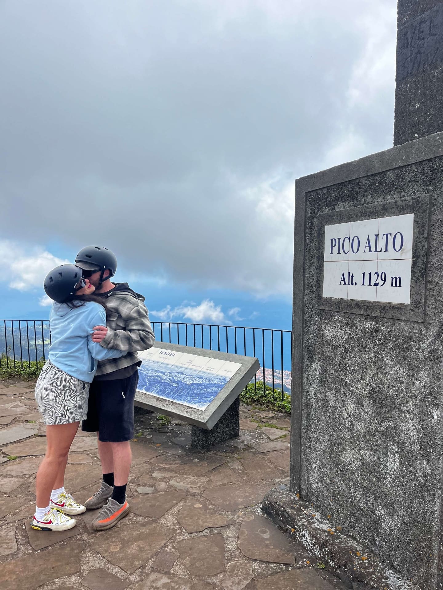 Couple kissing at Pico Alto summit during e-board tour in Madeira